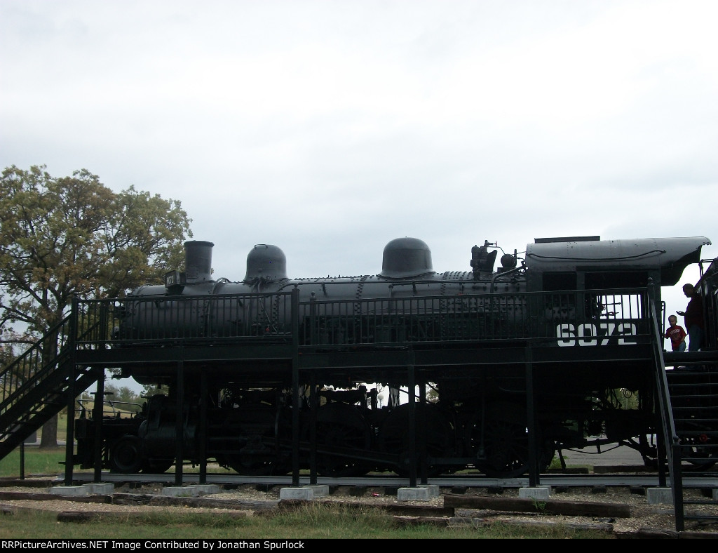 UP 6072, fireman's side view of engine